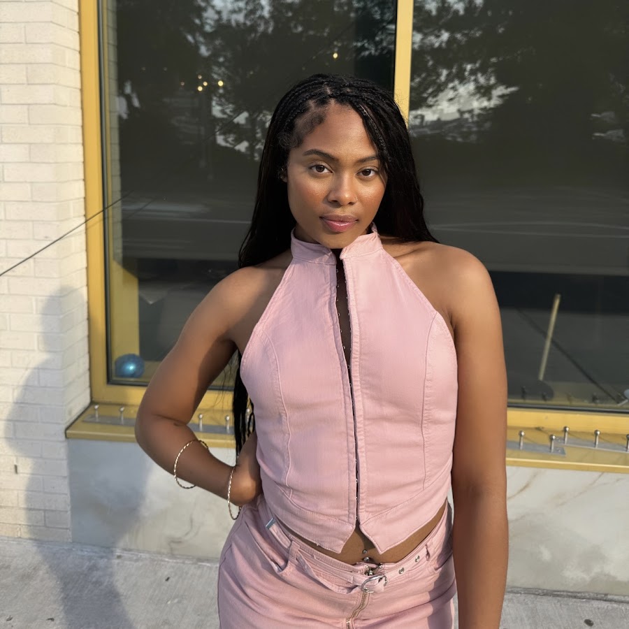 How Old Is Zoe Spencer? 5 Facts About The TikToker